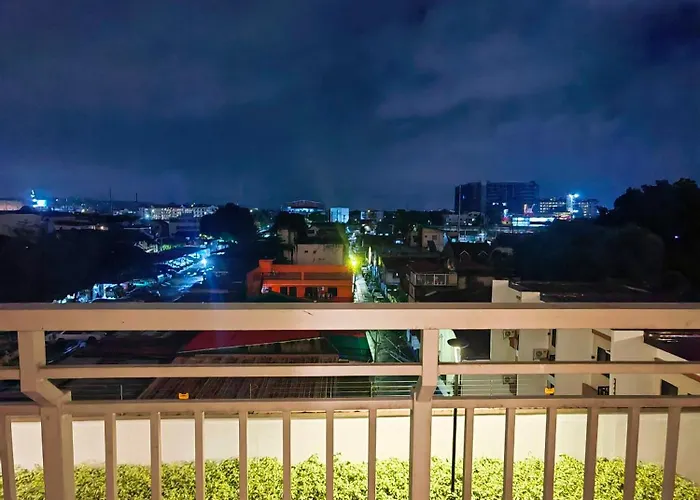 Apartahotel Cozy 2br With Pool At Satori Residences Pasig